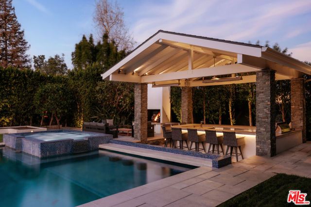 5938 Jumilla Avenue, Woodland Hills (los Angeles), CA 91367