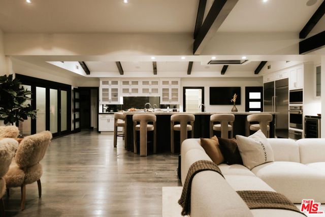 5938 Jumilla Avenue, Woodland Hills (los Angeles), CA 91367