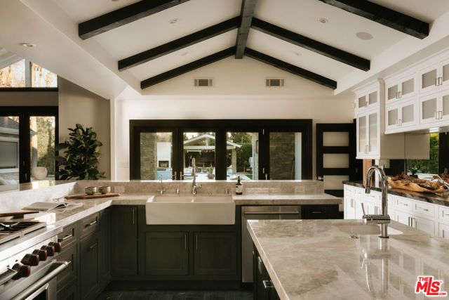 5938 Jumilla Avenue, Woodland Hills (los Angeles), CA 91367