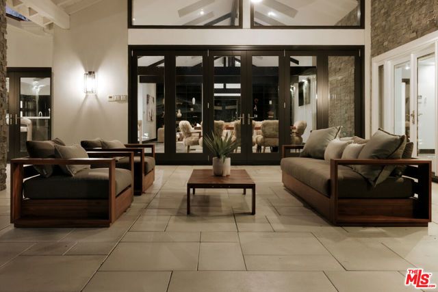 5938 Jumilla Avenue, Woodland Hills (los Angeles), CA 91367