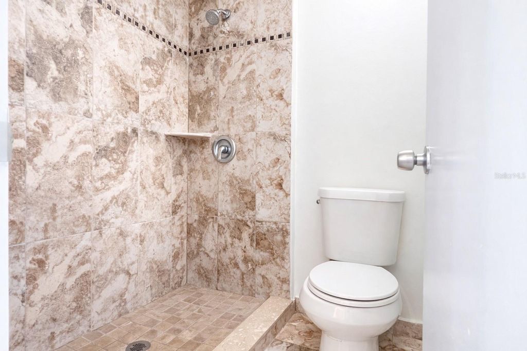 Image 16 of property listing at 11008 YORKSHIRE RIDGE COURT, Orlando, FL 32837