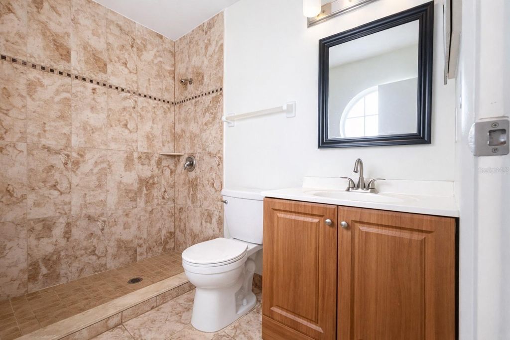 Image 20 of property listing at 11008 YORKSHIRE RIDGE COURT, Orlando, FL 32837