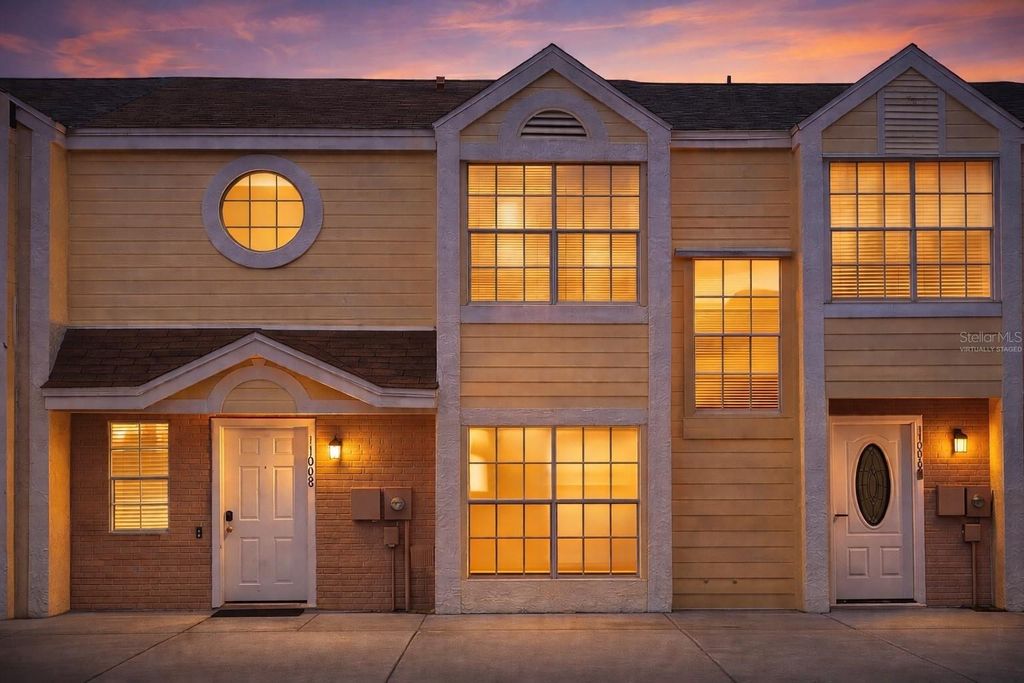 Image 3 of property listing at 11008 YORKSHIRE RIDGE COURT, Orlando, FL 32837