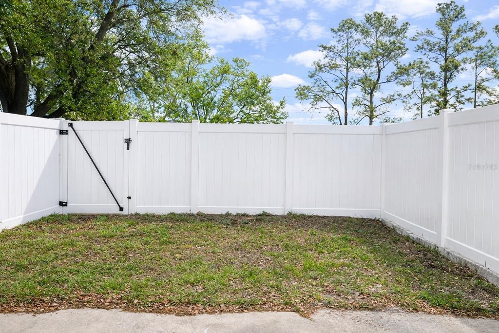 Image 23 of property listing at 11008 YORKSHIRE RIDGE COURT, Orlando, FL 32837