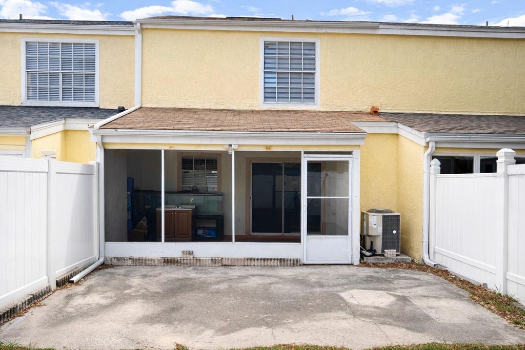 Image 24 of property listing at 11008 YORKSHIRE RIDGE COURT, Orlando, FL 32837