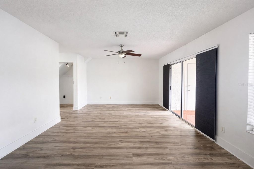 Image 4 of property listing at 11008 YORKSHIRE RIDGE COURT, Orlando, FL 32837