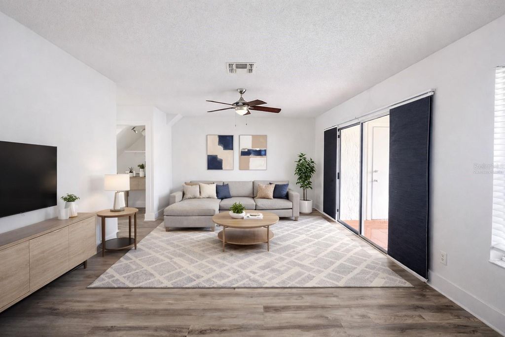 Image 6 of property listing at 11008 YORKSHIRE RIDGE COURT, Orlando, FL 32837