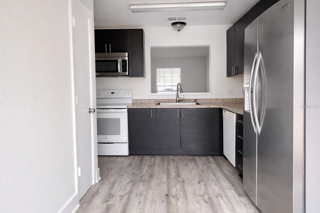 Image 8 of property listing at 11008 YORKSHIRE RIDGE COURT, Orlando, FL 32837