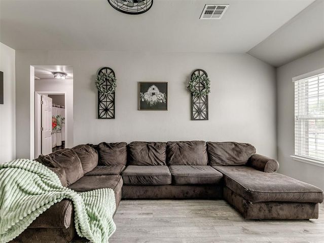 1905 W Autumn Way, Mustang, OK 73064