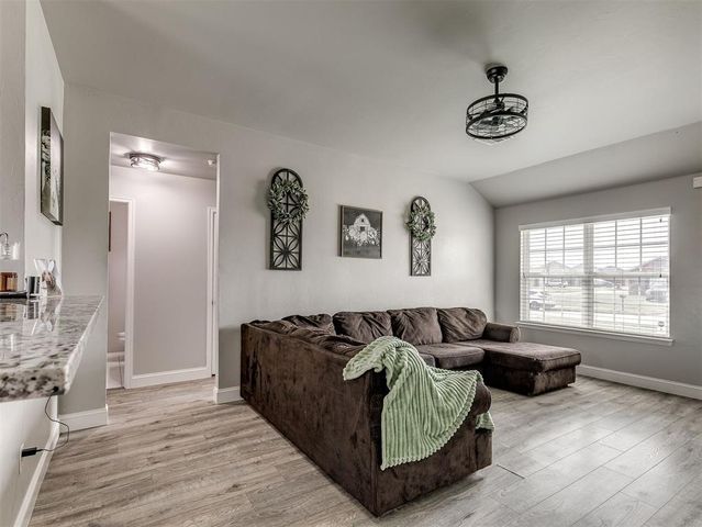 1905 W Autumn Way, Mustang, OK 73064