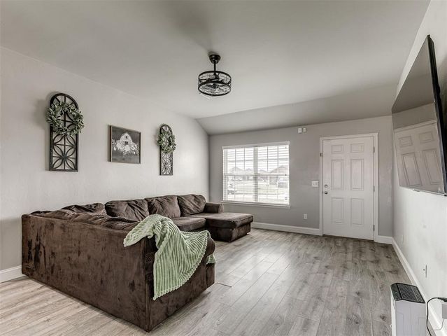 1905 W Autumn Way, Mustang, OK 73064