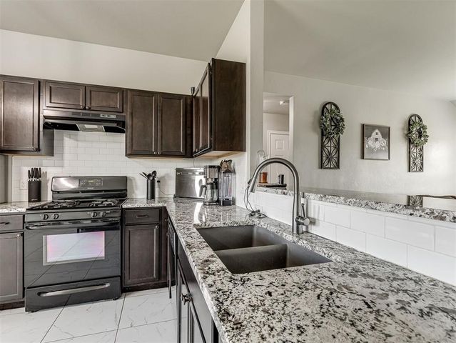 1905 W Autumn Way, Mustang, OK 73064