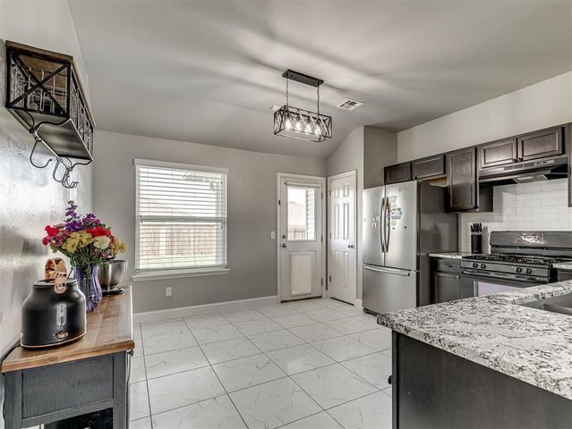 1905 W Autumn Way, Mustang, OK 73064