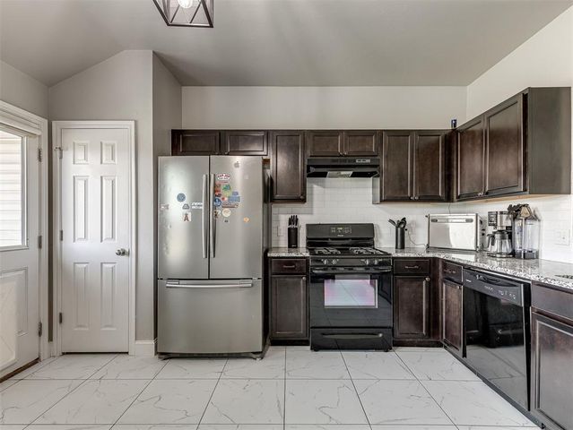 1905 W Autumn Way, Mustang, OK 73064