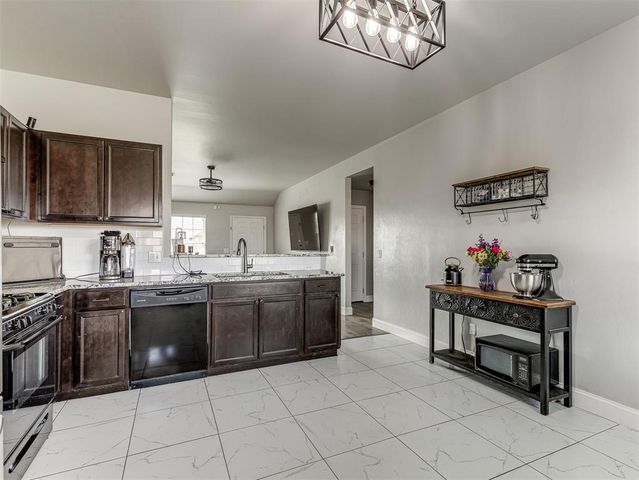 1905 W Autumn Way, Mustang, OK 73064