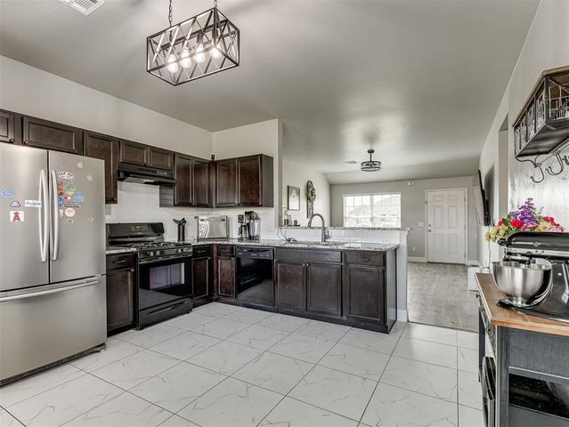 1905 W Autumn Way, Mustang, OK 73064