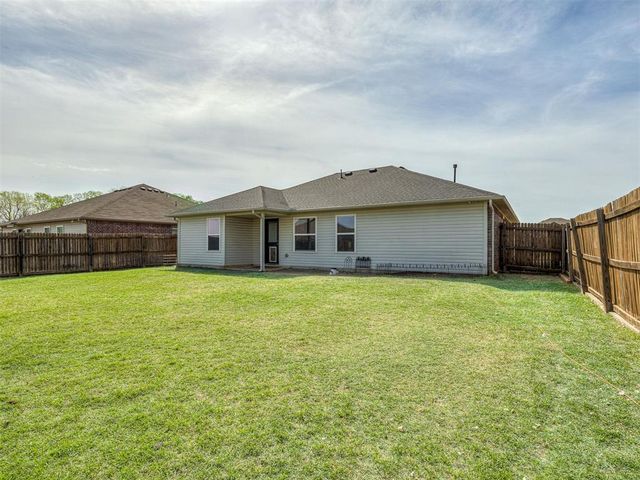 1905 W Autumn Way, Mustang, OK 73064