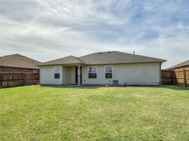 1905 W Autumn Way, Mustang, OK 73064