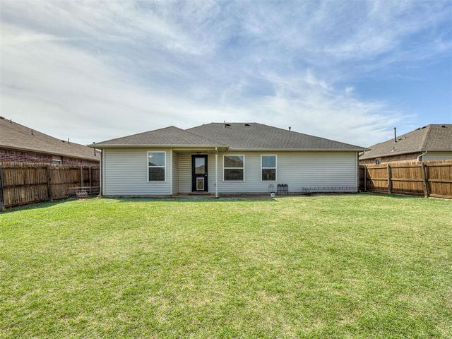 1905 W Autumn Way, Mustang, OK 73064