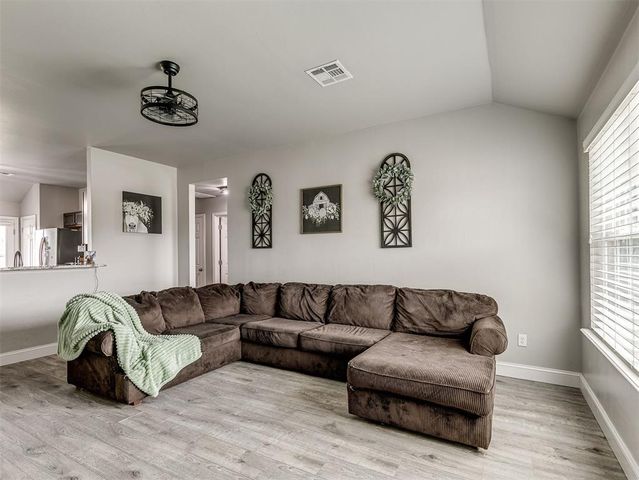 1905 W Autumn Way, Mustang, OK 73064