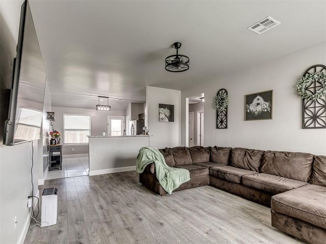 1905 W Autumn Way, Mustang, OK 73064