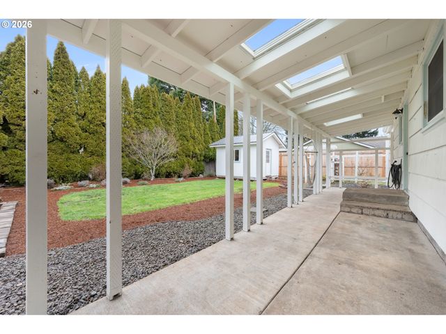 2267 WILLONA Dr, Eugene, OR 97408