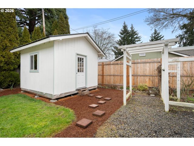 2267 WILLONA Dr, Eugene, OR 97408