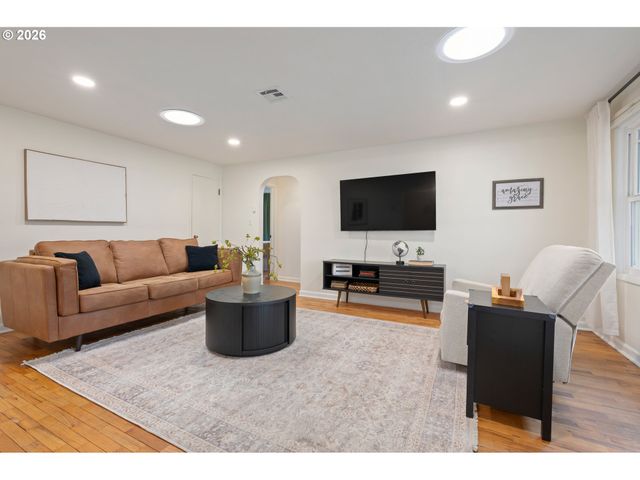 2267 WILLONA Dr, Eugene, OR 97408