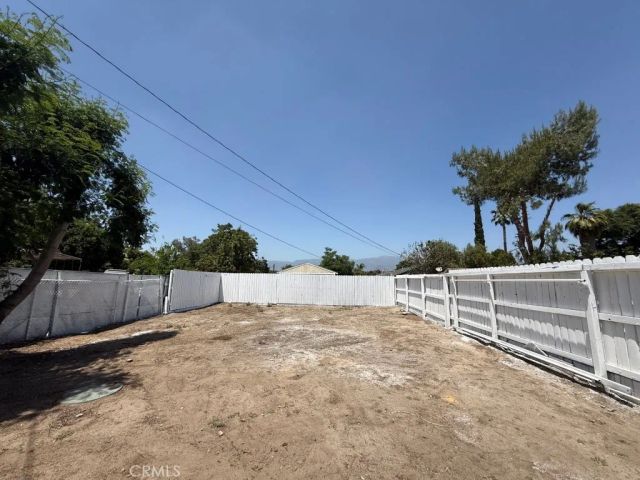 868 E Rialto Avenue, San Bernardino, CA 92408