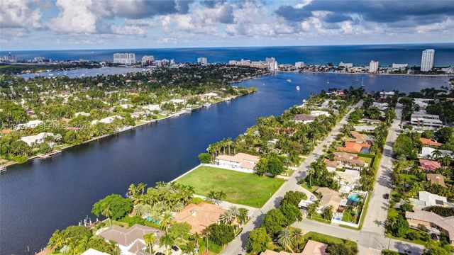 1051 S Southlake Dr, Hollywood, FL 33019