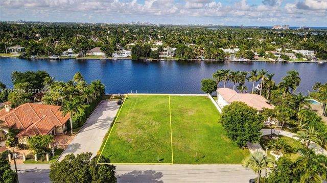 1051 S Southlake Dr, Hollywood, FL 33019