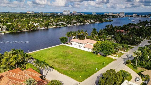1051 S Southlake Dr, Hollywood, FL 33019
