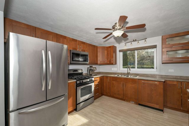 23 Woodward Road, Merrimack, NH 03054