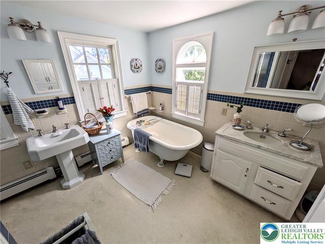 1731 Howell Road, Lower Mt Bethel Twp, PA 18040