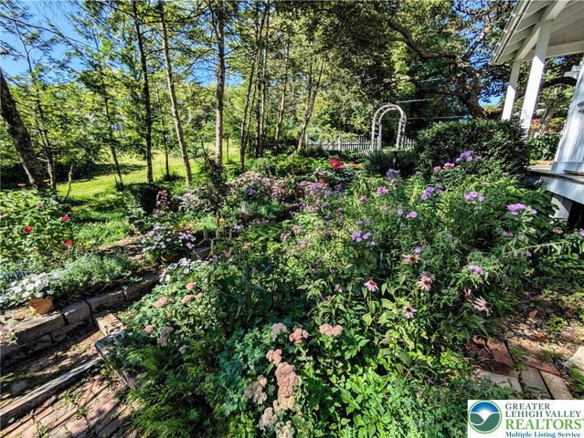 1731 Howell Road, Lower Mt Bethel Twp, PA 18040