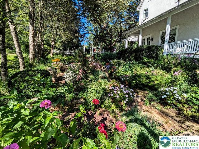 1731 Howell Road, Lower Mt Bethel Twp, PA 18040