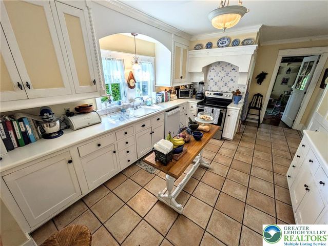 1731 Howell Road, Lower Mt Bethel Twp, PA 18040
