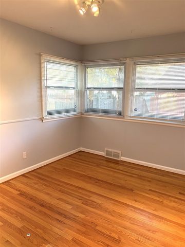 27160 Spring Arbor Drive, Southfield, MI 48076