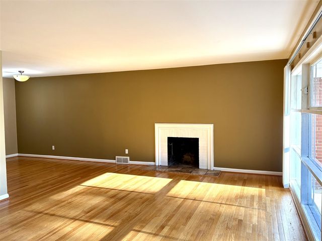 27160 Spring Arbor Drive, Southfield, MI 48076