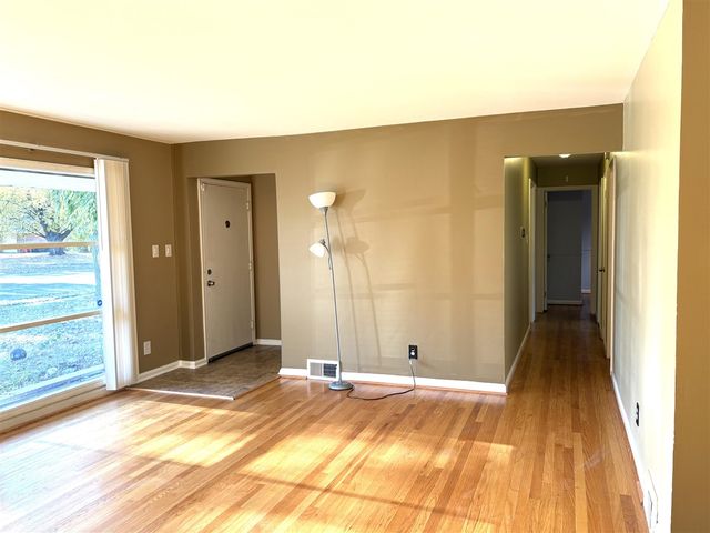 27160 Spring Arbor Drive, Southfield, MI 48076