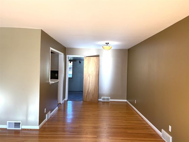 27160 Spring Arbor Drive, Southfield, MI 48076