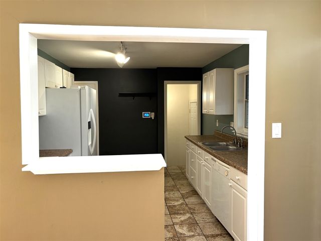 27160 Spring Arbor Drive, Southfield, MI 48076