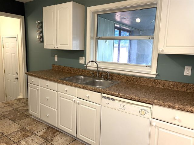 27160 Spring Arbor Drive, Southfield, MI 48076