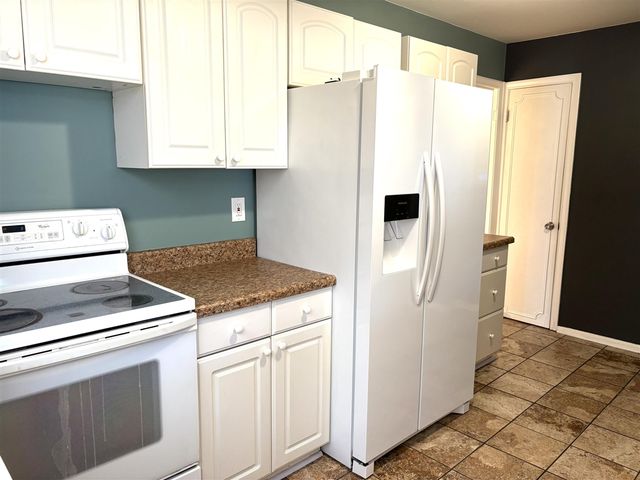 27160 Spring Arbor Drive, Southfield, MI 48076