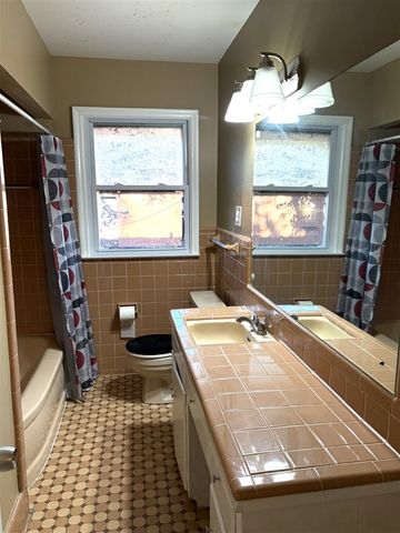 27160 Spring Arbor Drive, Southfield, MI 48076