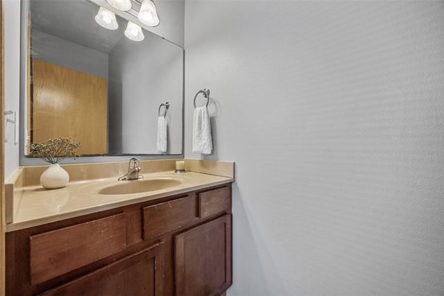 1490 Vandello Cir, North Liberty, IA 52317