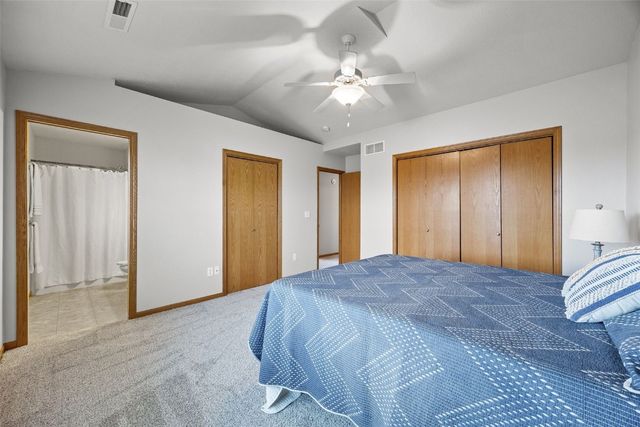 1490 Vandello Cir, North Liberty, IA 52317