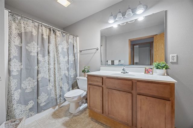 1490 Vandello Cir, North Liberty, IA 52317