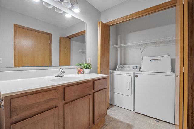 1490 Vandello Cir, North Liberty, IA 52317