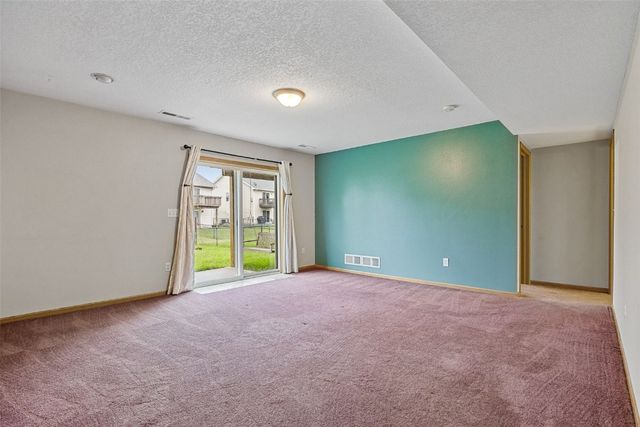 1490 Vandello Cir, North Liberty, IA 52317